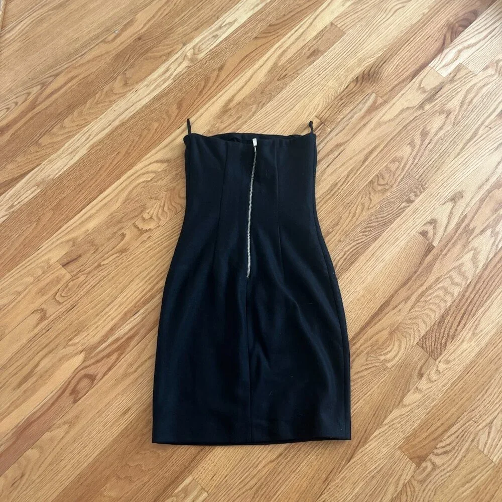 Gorgeous little black dress Michael Kors strapless fitted with a line cut